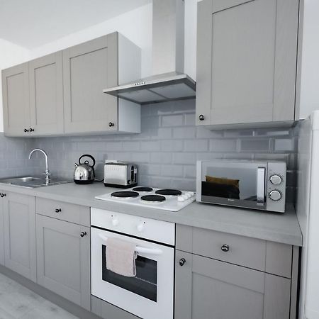 Platform Stadium Apartment With Parking Кингстън ъпон Хъл Екстериор снимка