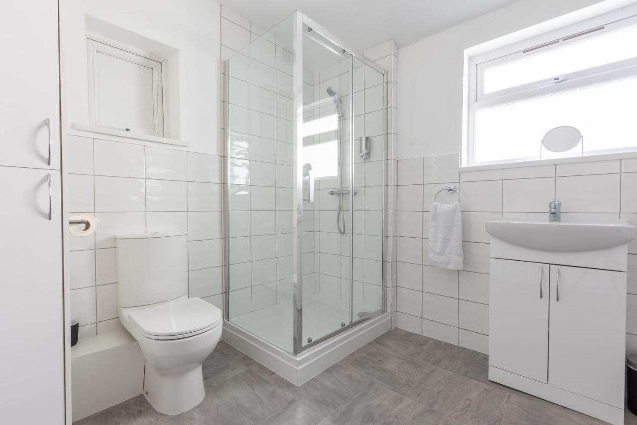 Platform Stadium Apartment With Parking Кингстън ъпон Хъл Екстериор снимка