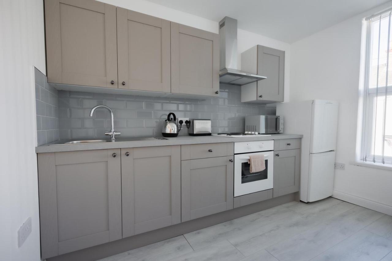 Platform Stadium Apartment With Parking Кингстън ъпон Хъл Екстериор снимка